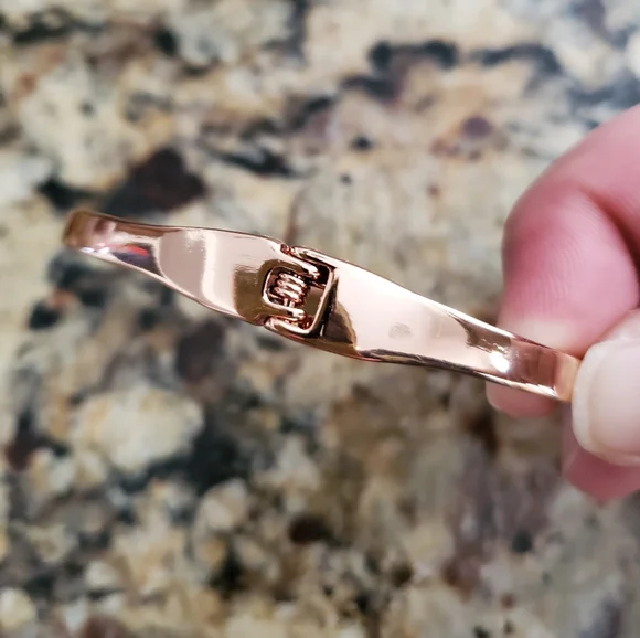 Rose gold crystal buckle bracelet - Picture 2 of 5